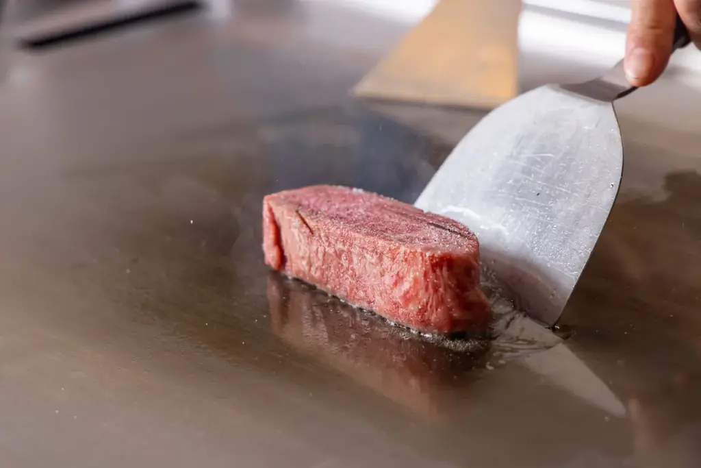 【1周年キャンペーン】鉄板焼き「Artisan」、全コース対象の「お肉無料アップグレード（サーロインへ変更）」キャンペーンを、オープン1周年を記念して7月末まで開催！ 画像 2