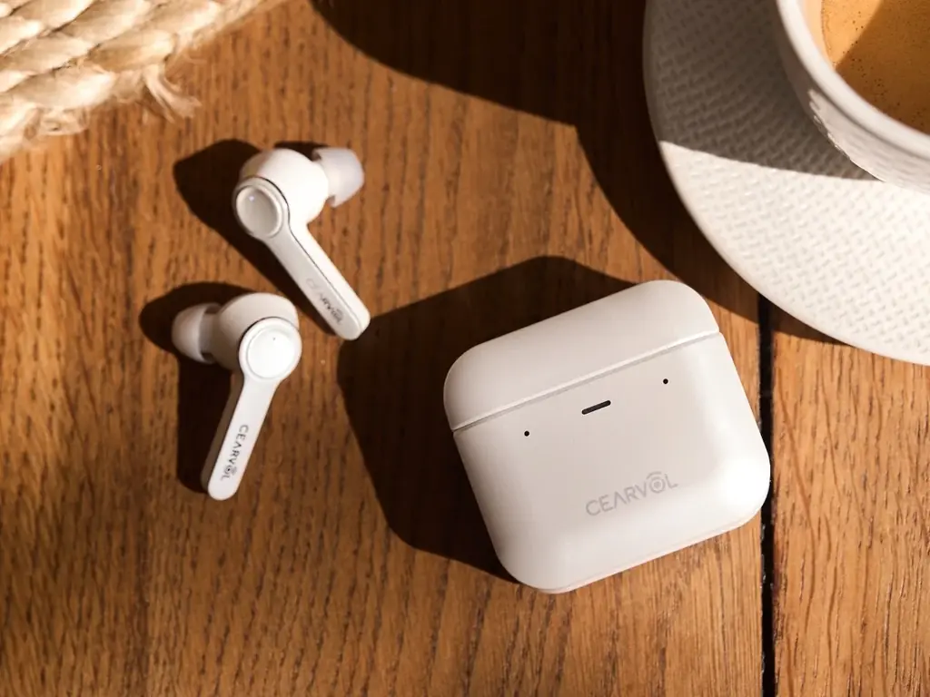 Cearvolのイヤホン型集音器が29,900円で限定セール｜ベストカレンダー