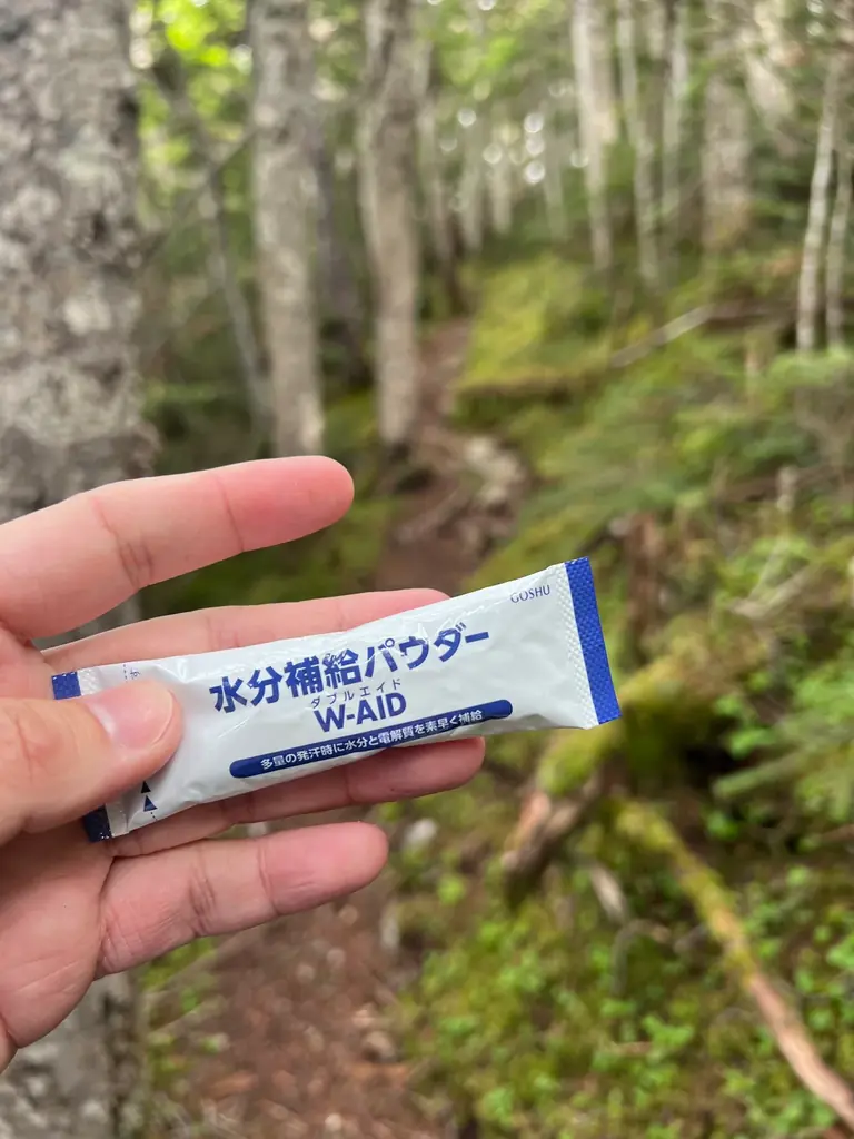 〔酷暑の電解質補給に〕便利な個包装タイプの水分補給パウダー「W-AID」をアウトドアトレーナーに提供 画像 2