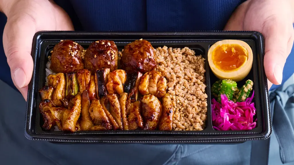 じゅわっと肉汁溢れる外食クオリティのたれ焼鳥をおうちで楽しめる「YAKITORI STAND IPPON」が7月30日オープン！　贅沢な「富嶽白鶏」を職人が手焼きする、立ち飲み焼鳥の新業態 画像 12