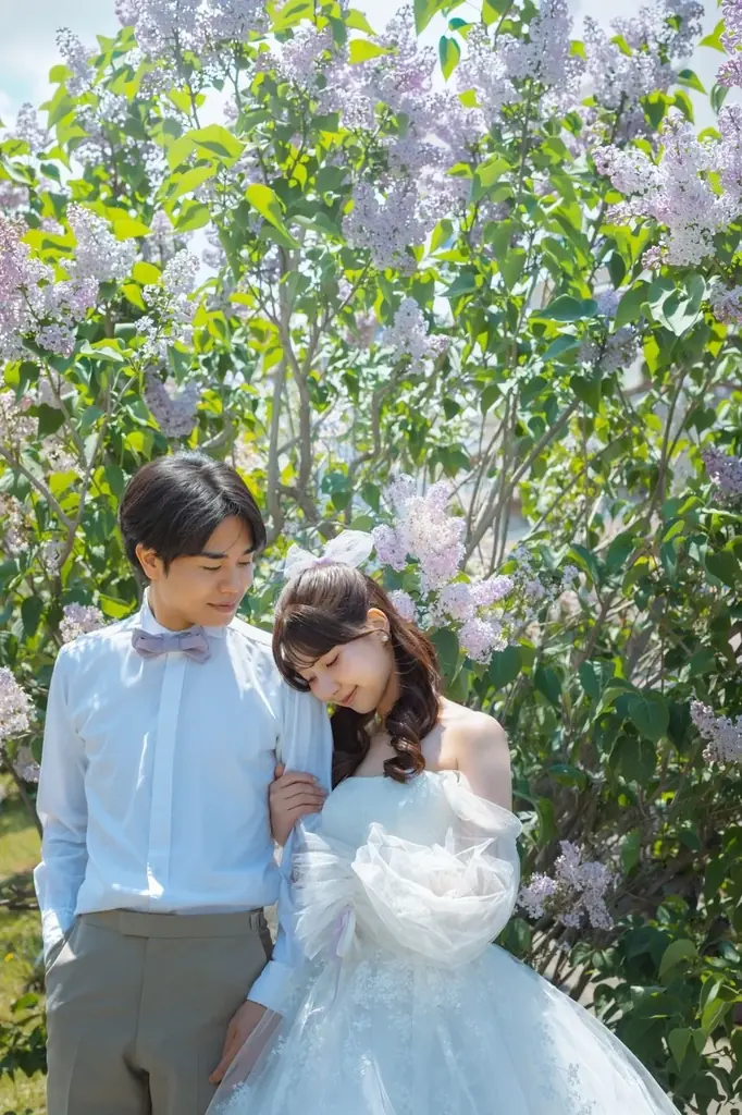 北海道の春を彩るライラックで叶えるウェディングフォト。来シーズンのロケーション選びにおすすめしたい「百合が原公園」 画像 6