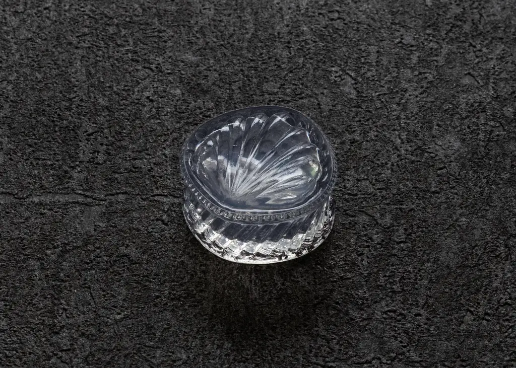 【光を味わう菓子】未公開の“空想正倉院宝物菓”を特別限定公開。寒天と切子技法で波濤を描いた新作「碧海珠泡錦濤切子」発表 画像 2