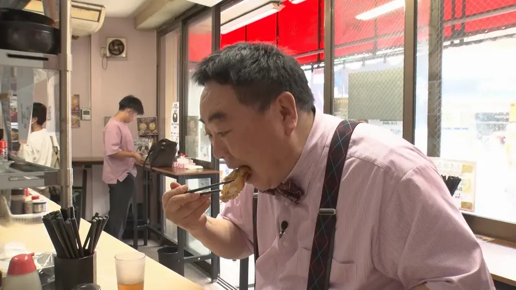 【ＢＳ日テレ】「ドランク塚地のふらっと立ち食いそば」東京・千住で見つけた自称・日本一メニュー数が多い立ち食いそば屋　ガシガシいける！店主自慢の太麺そばに舌鼓　“雨の日以外は通う”という強者常連客も！ 画像 2