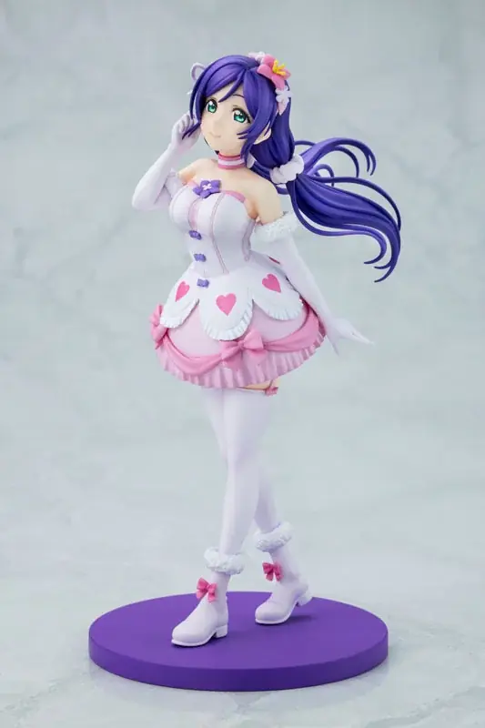 『ラブライブ！』シリーズ15周年を記念し、「絢瀬絵里」「東條 希」「矢澤にこ」が『僕たちはひとつの光』の衣装でフィギュア化。 画像 12