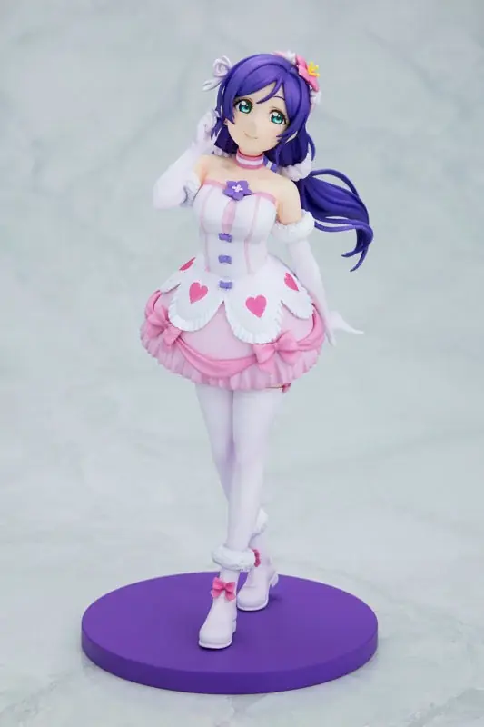 『ラブライブ！』シリーズ15周年を記念し、「絢瀬絵里」「東條 希」「矢澤にこ」が『僕たちはひとつの光』の衣装でフィギュア化。 画像 13