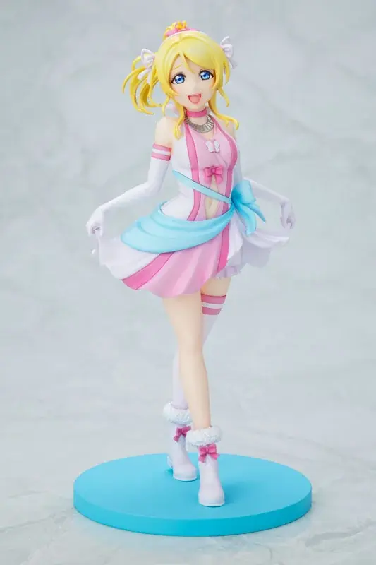 『ラブライブ！』シリーズ15周年を記念し、「絢瀬絵里」「東條 希」「矢澤にこ」が『僕たちはひとつの光』の衣装でフィギュア化。 画像 5