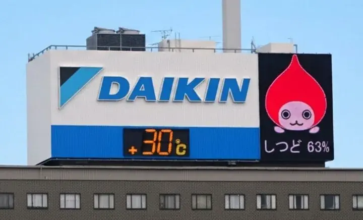 新大阪駅前の空気の看板 「大ぴちょんくん」40℃以上の暑さに備えて新デザインの試験点灯を実施しました！ 画像 6