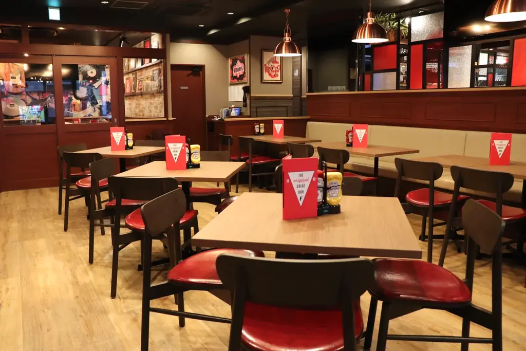 【TGIフライデーズ】 世界が集まる街へ。新たなフラッグシップが新宿歌舞伎町に誕生。「TGI FRIDAYS 新宿歌舞伎町店」2026年7月31日（金）17:00 グランドオープン。 画像 3