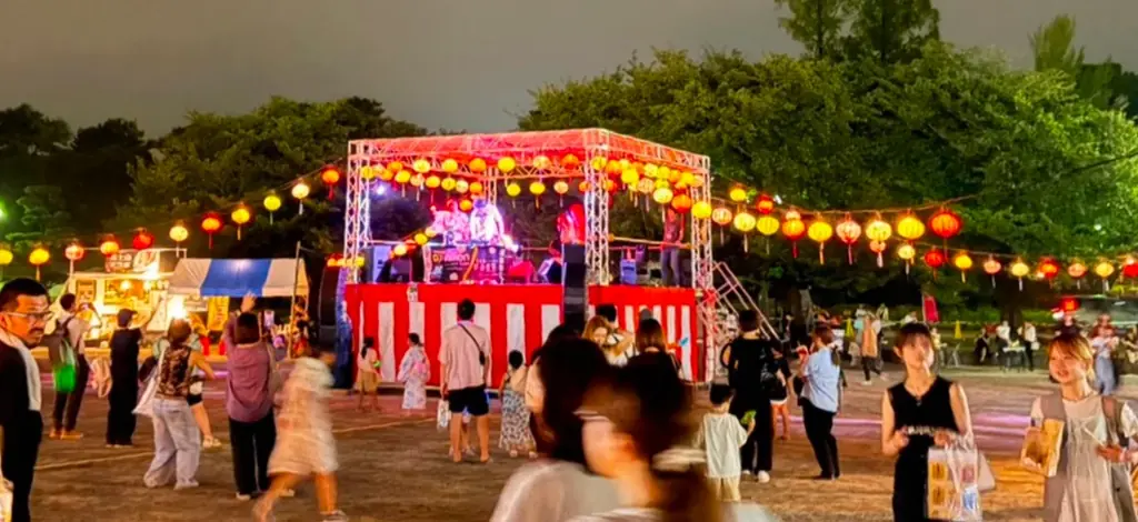 【初日から大盛況！】アイスフェス & アジアン夜市 SHIZUOKA 2026 2026年7月24日（金）〜7月26日（日）ランタンの幻想的な灯りの中、活気溢れる空間に。 画像 4