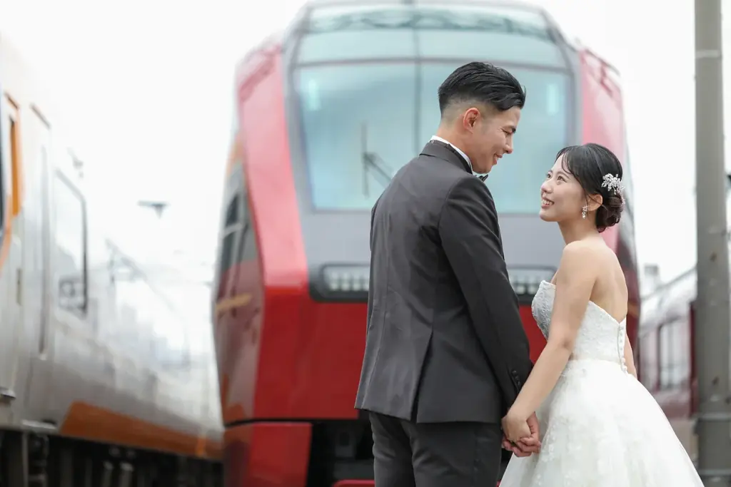 「シェラトン都ホテル大阪」×「近畿日本鉄道株式会社」普段入ることのできない「車庫」を舞台にしたフォトウエディングプラン販売 画像 9