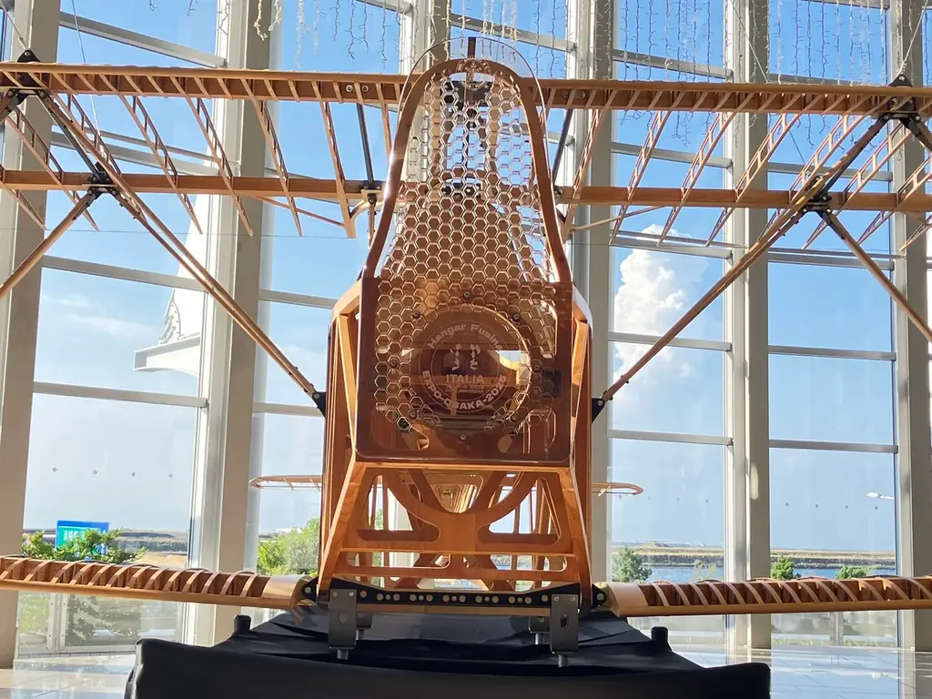 「大阪・関西万博」イタリアパビリオン1920年にローマから飛来した「アンサルド SVA9型機」復元機の展示 画像 4