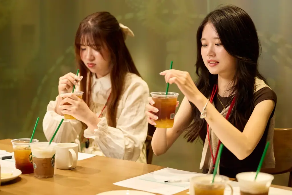 スターバックス初、若者との共創から生まれた新しいコーヒー　“苦さひかえめ”の『クリア コーヒー』、『シトラス クリア コーヒー』が7月31日（金）より発売 画像 2