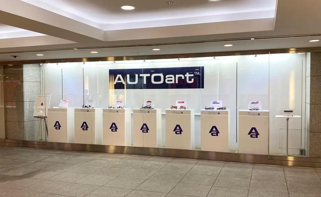8/28まで 東京駅地下でオートアート劇中車の精密展示
