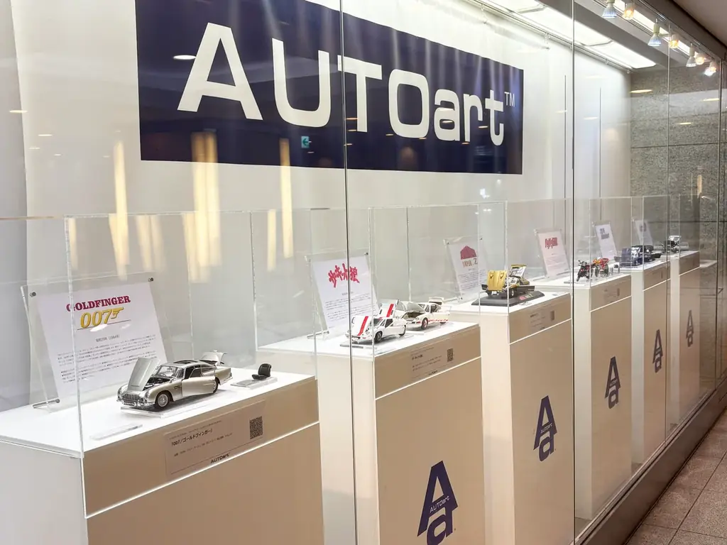 東京駅地下の ”AUTOart ショーケース” に劇中車の精密モデルが期間限定で集結！　「007」「サーキットの狼」「西部警察」「バリバリ伝説」「湾岸ミッドナイト」「頭文字D」 画像 2