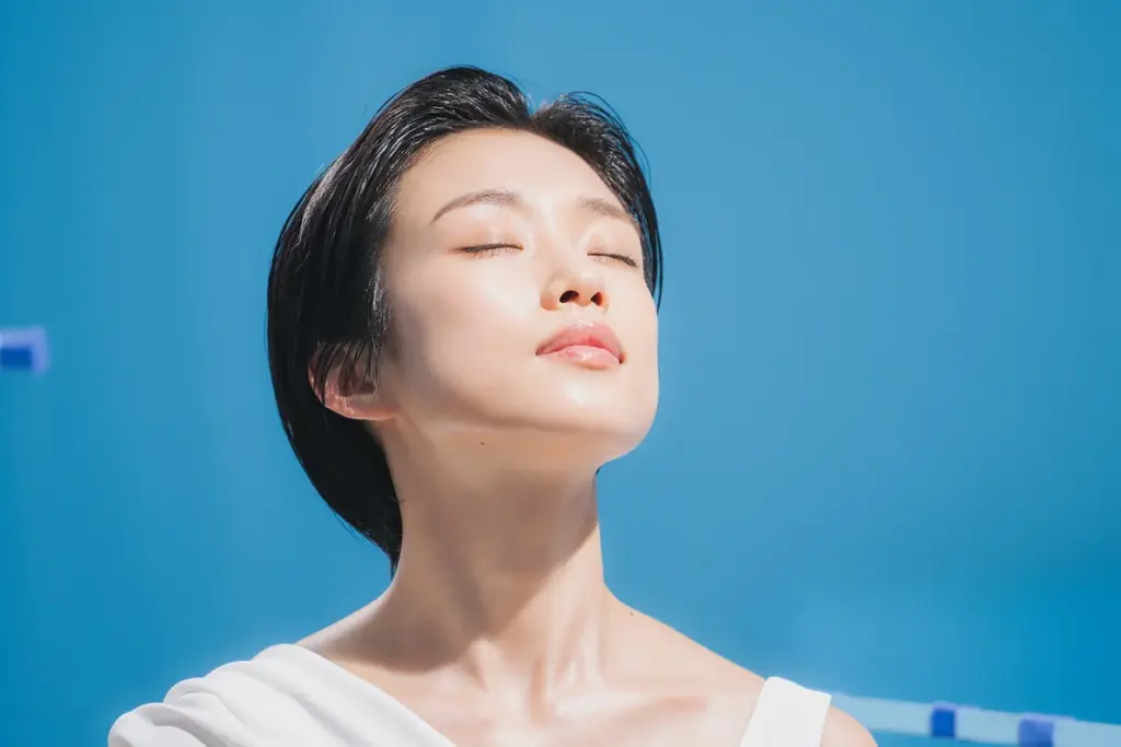 【SOFINA BASIC＋】ブランドミューズに河合優実さんを起用。“うるおいターボ玉”と出会い、渇き※1を超えてゆく新CM　7月28日（火）よりWEBにて公開 画像 2