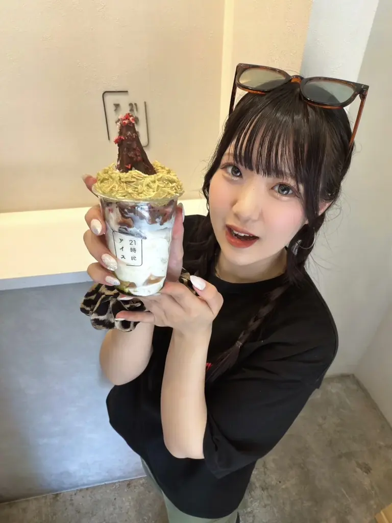 好評につき第2弾！グルメ系インフルエンサー「りお【元爆食いJK】」と「21時にアイス」が再びコラボ！期間限定メニュー全4種が登場 画像 8