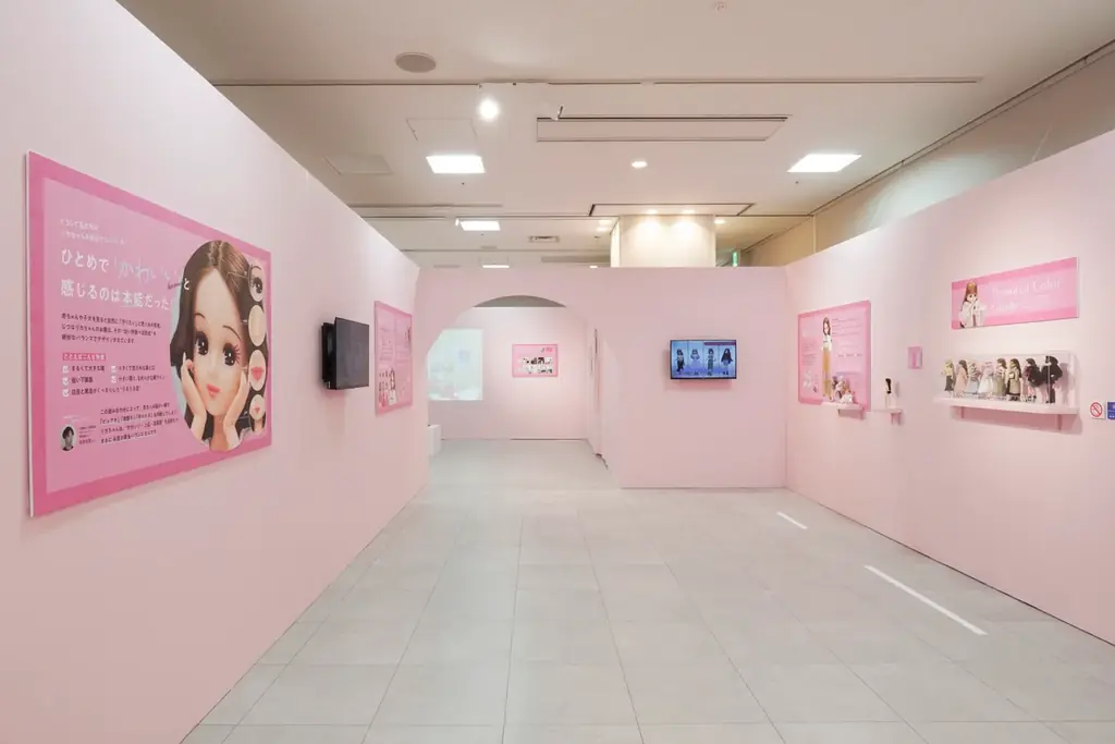 【SNSで大反響】「現実を生きるリカちゃん」がリアルな展示に！「リカちゃんのON/OFF展」を海老名マルイで開催！ 画像 2