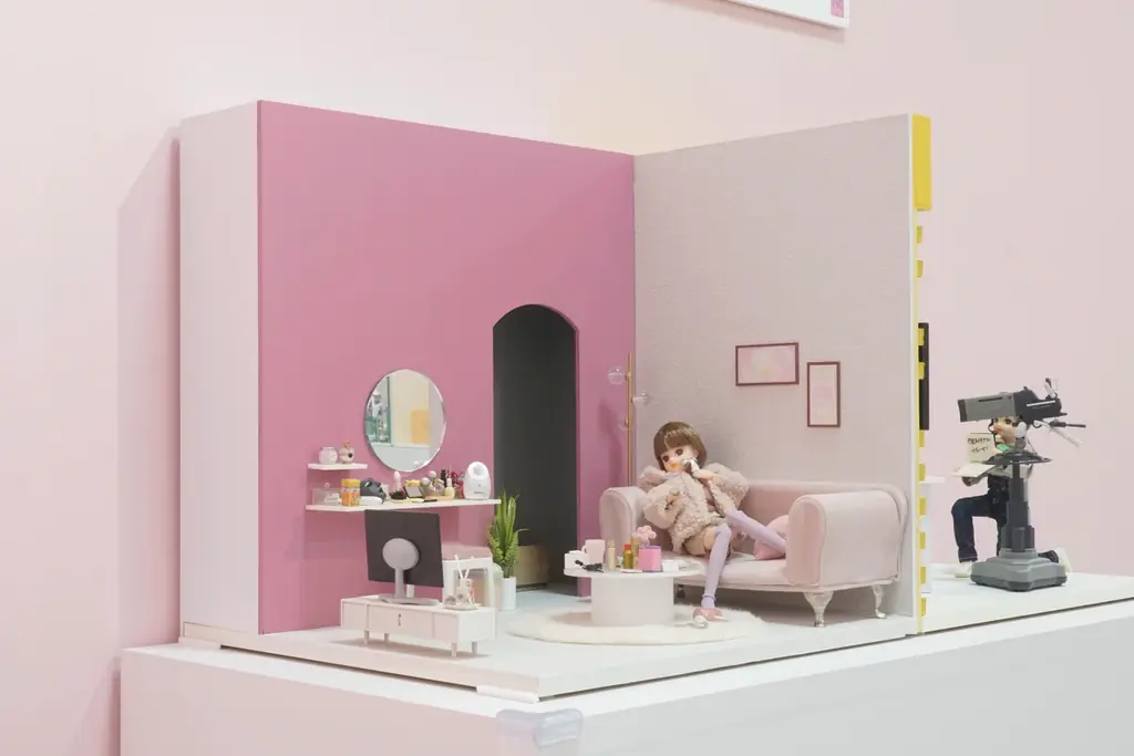 【SNSで大反響】「現実を生きるリカちゃん」がリアルな展示に！「リカちゃんのON/OFF展」を海老名マルイで開催！ 画像 5