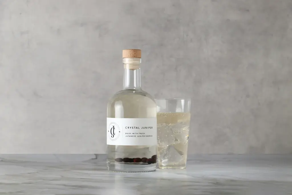 生のジュニパーベリーを漬け込んだクラフトジン「Crystal Juniper」を販売開始 画像 2
