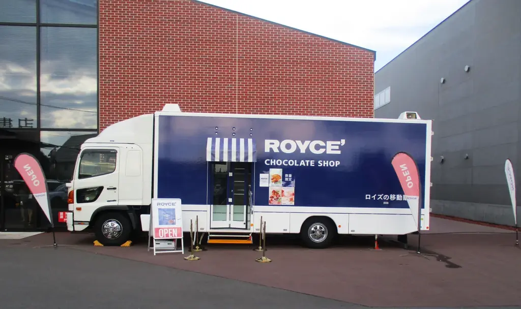 ロイズ移動販売車巡回