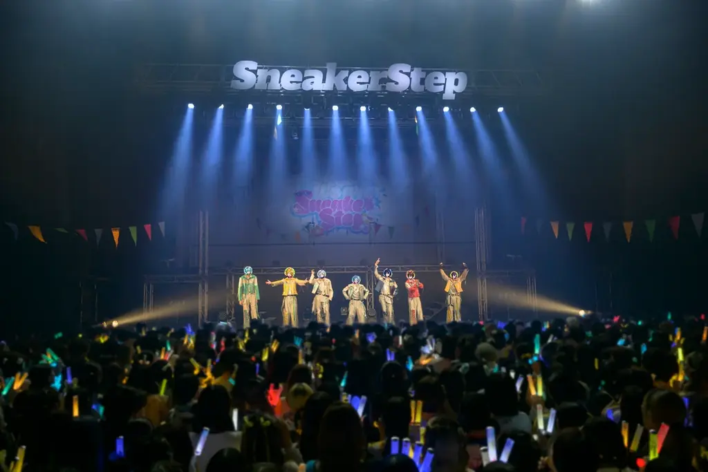 すにすてZeppツアー開幕　新衣装と演出で4都市11公演