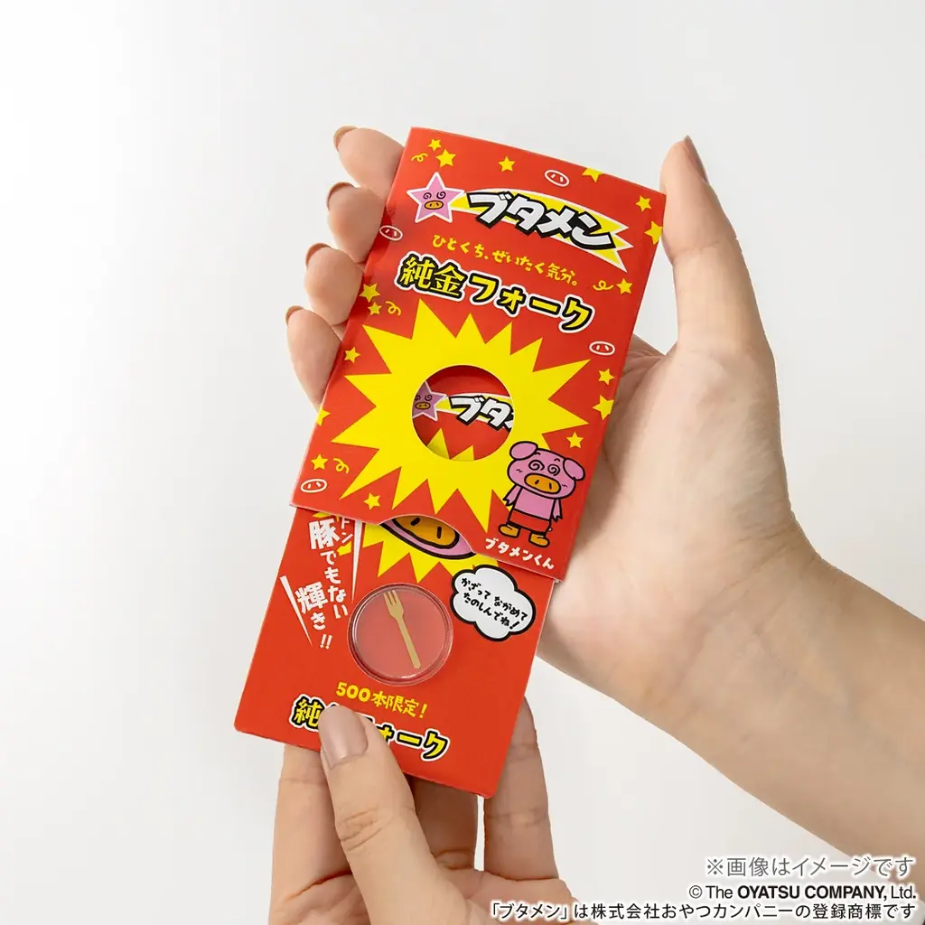 豚（トン）でもない輝き！純金ブタメンフォーク（約0.3g）。持ち歩いて楽しめるカードサイズで新登場 画像 3