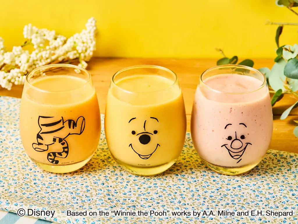 ８/3は「はちみつの日」！【ディズニーの世界観で楽しむカフェ＆ギフトショップ】「Disney HARVEST MARKET」で「くまのプーさん」原作100周年記念の新グッズや限定特典が続々登場。 画像 2