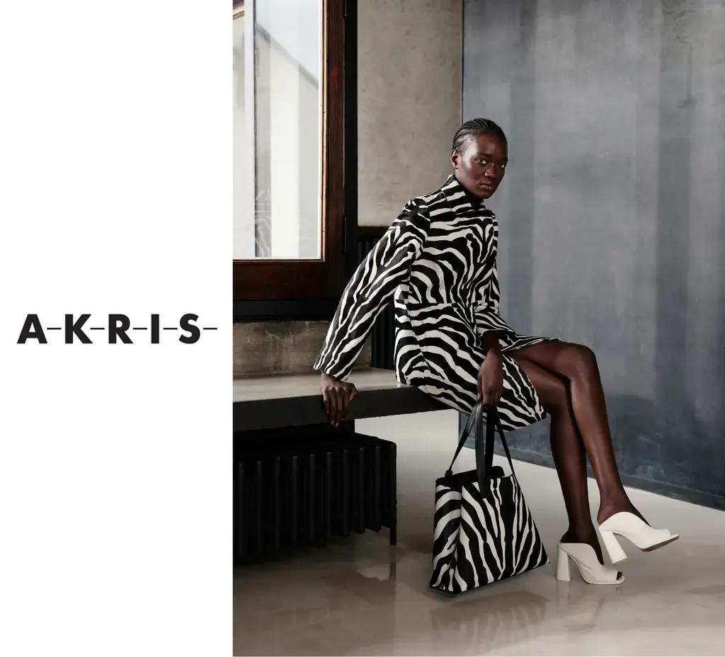 AKRIS “Ai”ハンドバッグ ポップアップを8/5より阪急で