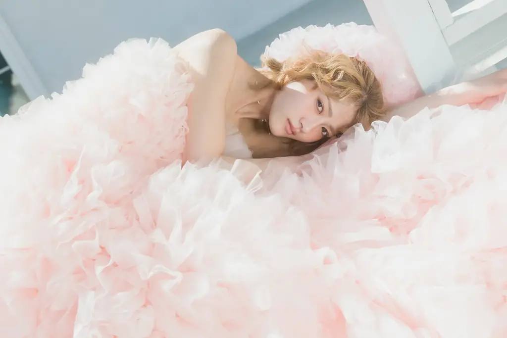 若月佑美15周年記念作品集『FIRST EGOISM』9月18日（金）発売決定！7月31日（金）18時より予約開始。限定特典付き4つの購入プランを発表 画像 3
