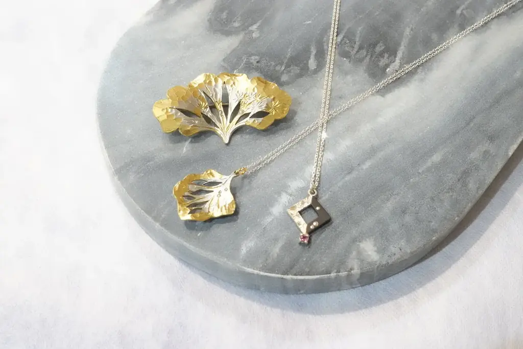 光を宿した彫金の小さな手仕事／「Petit 手仕事ギャラリー　きらめく彫金－Yurie Nakashima’s small metalworks－」を紅ミュージアムで開催 画像 2