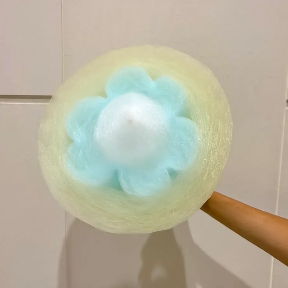 【大阪府茨木市】1日最大176個を販売した、行列のできるわたあめ自販機「CANDY SPIN」7月31日（金）、大阪府茨木市のイオンモール茨木に設置。 画像 4