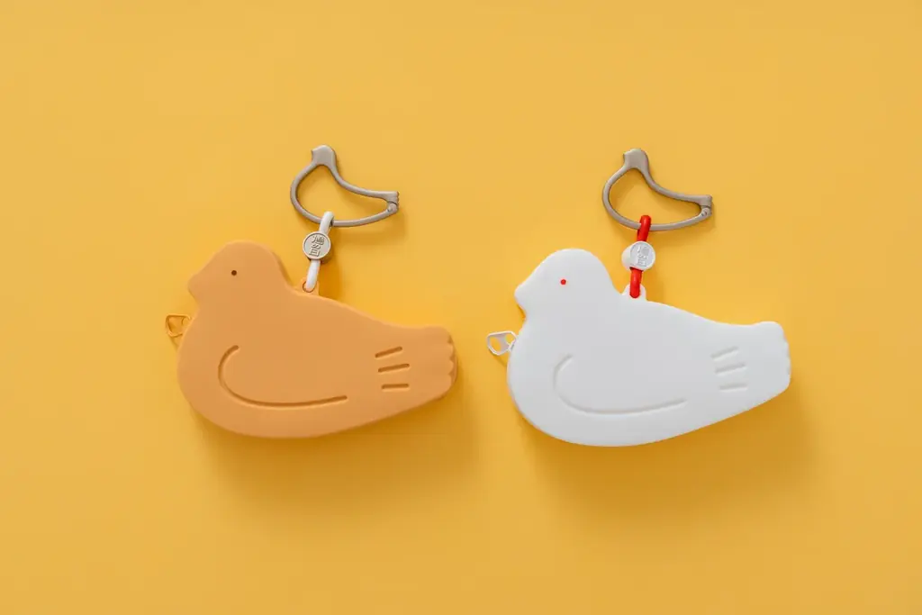 【8月10日は鳩の日】鳩サブレーを連れて歩けるシリコンポーチ「はとっこ」を販売します。 画像 2