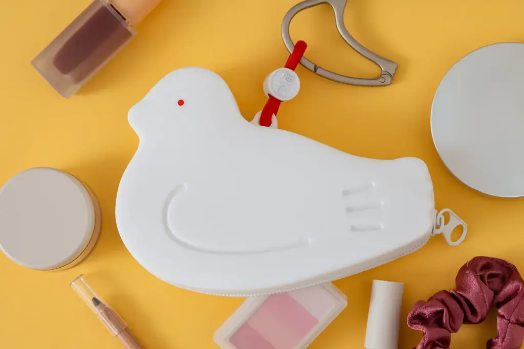 【8月10日は鳩の日】鳩サブレーを連れて歩けるシリコンポーチ「はとっこ」を販売します。 画像 9