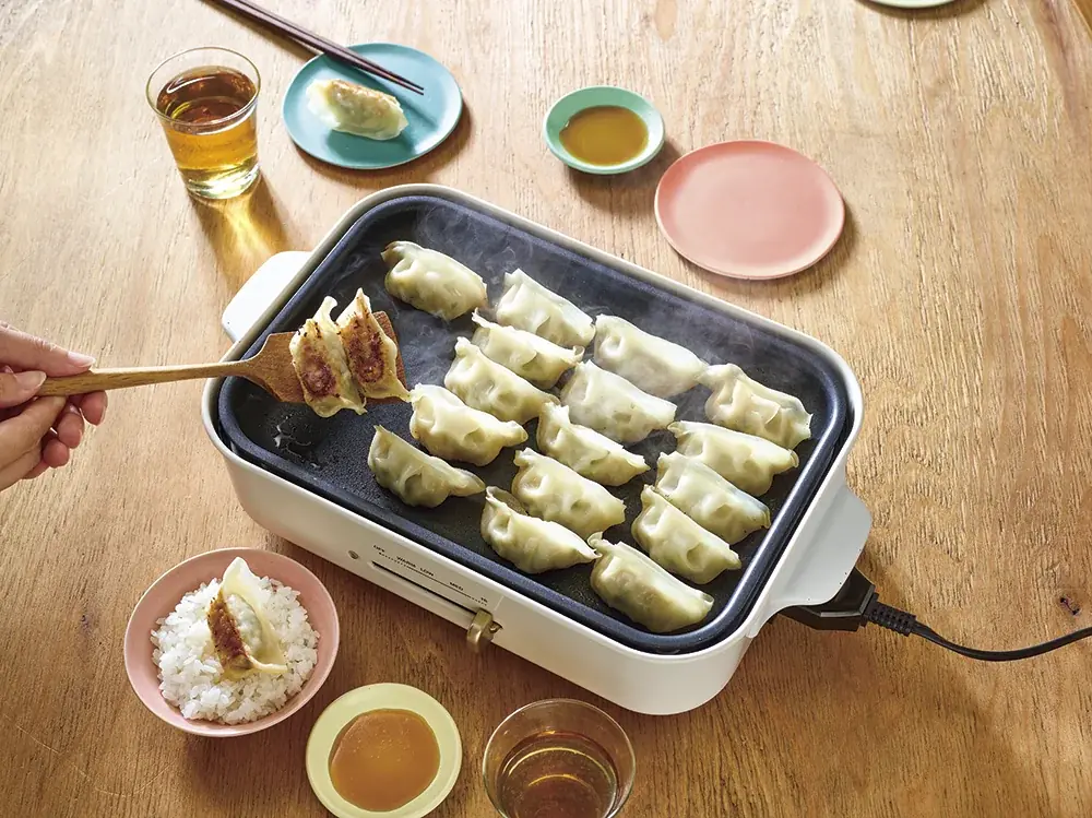 オリジナル冷凍商品「餃子にしよう！」　期間限定コラボパッケージ 8月から 画像 2