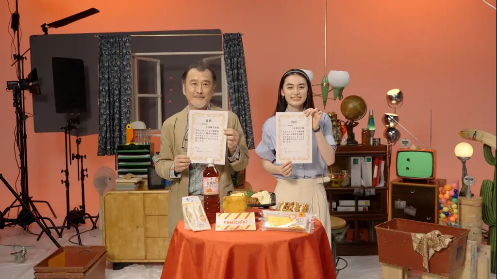 吉田鋼太郎さん、八木莉可子さんがファミマの増量都市伝説の謎に迫る！45％増量商品を未確認物体に見立てた臨場感溢れる新CM「お値段そのまま　おかわり45％増量作戦」篇8月4日（火）から放映開始 画像 4