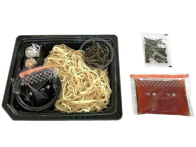 【北海道限定】セブン‐イレブンからこの夏おすすめの冷たい麺2品が新登場！「ざるラーメン北海道産山わさび入」「旨み出汁スープの冷かけ函館塩ラーメン」 画像 2