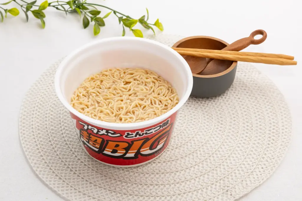 ブタメンの麺約4倍？！「ブタメン超BIG」が登場！全国のセブン‐イレブン限定で8月11日（火）より順次発売 画像 3