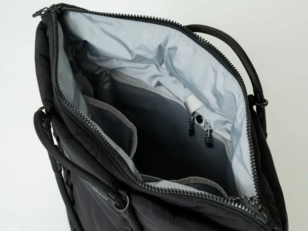 【ロンハーマン】Topologieの人気モデル「Cloud Tote」より、洗練されたモノトーン仕様の別注モデルが登場 画像 4