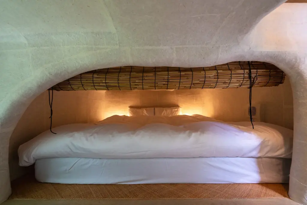 まるで蟻の巣のように、地中へ潜り込むように眠る。人気客室「HOTORI（ほとり）」に新しい寝室「巣庵（すあん）」が完成。7月より宿泊開始 画像 4
