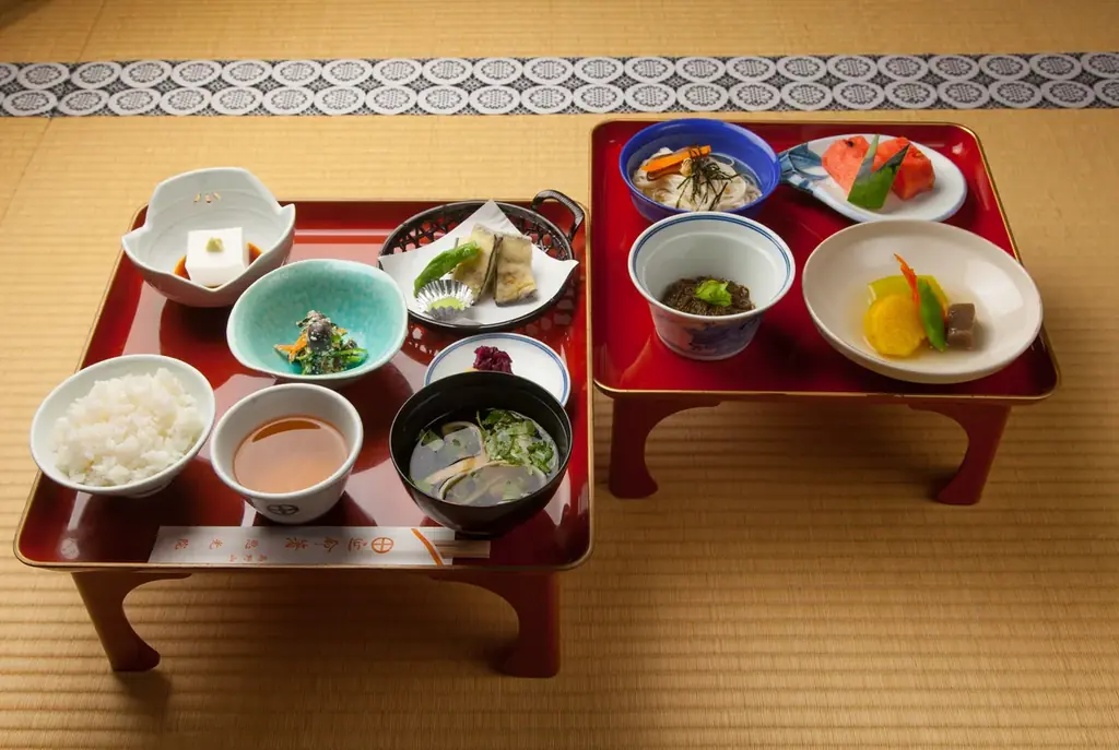 約100年ぶりに車内食事サービスが復活　休暇村紀州加太では、難波と聖地・高野山を結ぶ 南海電鉄の新観光列車「GRAN天空」で行く2泊3日のバスツアーを実施 画像 12