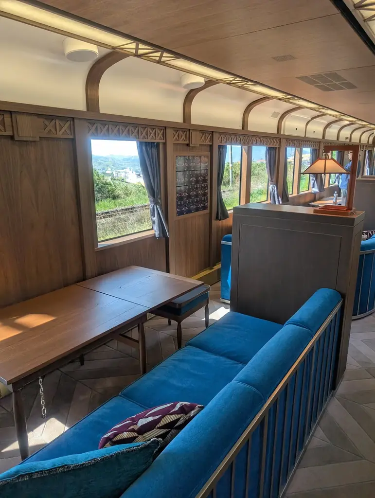 約100年ぶりに車内食事サービスが復活　休暇村紀州加太では、難波と聖地・高野山を結ぶ 南海電鉄の新観光列車「GRAN天空」で行く2泊3日のバスツアーを実施 画像 3