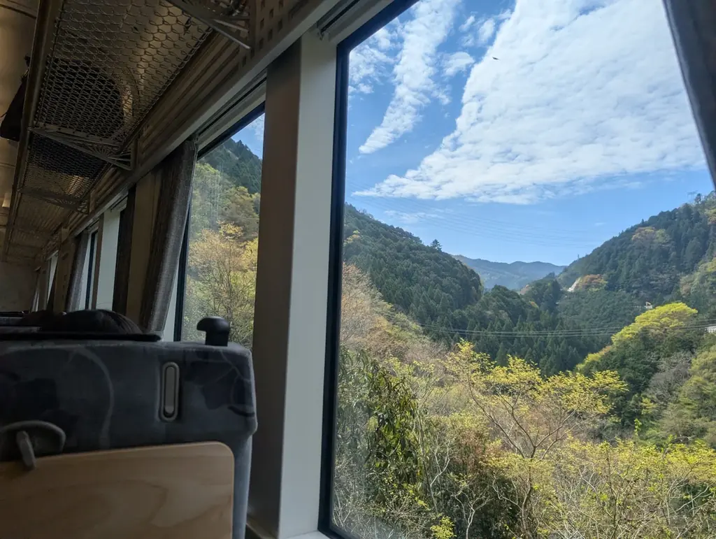約100年ぶりに車内食事サービスが復活　休暇村紀州加太では、難波と聖地・高野山を結ぶ 南海電鉄の新観光列車「GRAN天空」で行く2泊3日のバスツアーを実施 画像 5