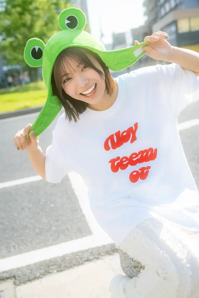 アンジュルム 川名凜、カエル愛あふれる初のフォトブックを発売！ 画像 3