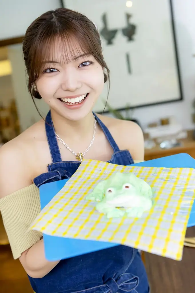 アンジュルム 川名凜、カエル愛あふれる初のフォトブックを発売！ 画像 5