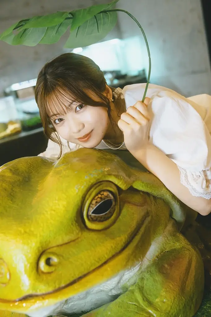 アンジュルム 川名凜、カエル愛あふれる初のフォトブックを発売！ 画像 7