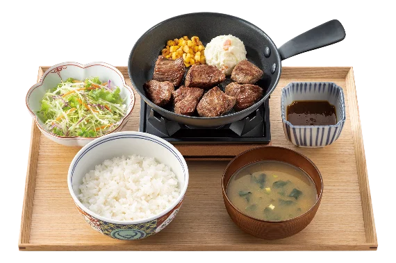 最後まで熱々で楽しめる、鉄板仕立てのごちそう『極旨牛鉄板ステーキ定食』を期間限定で販売 画像 2