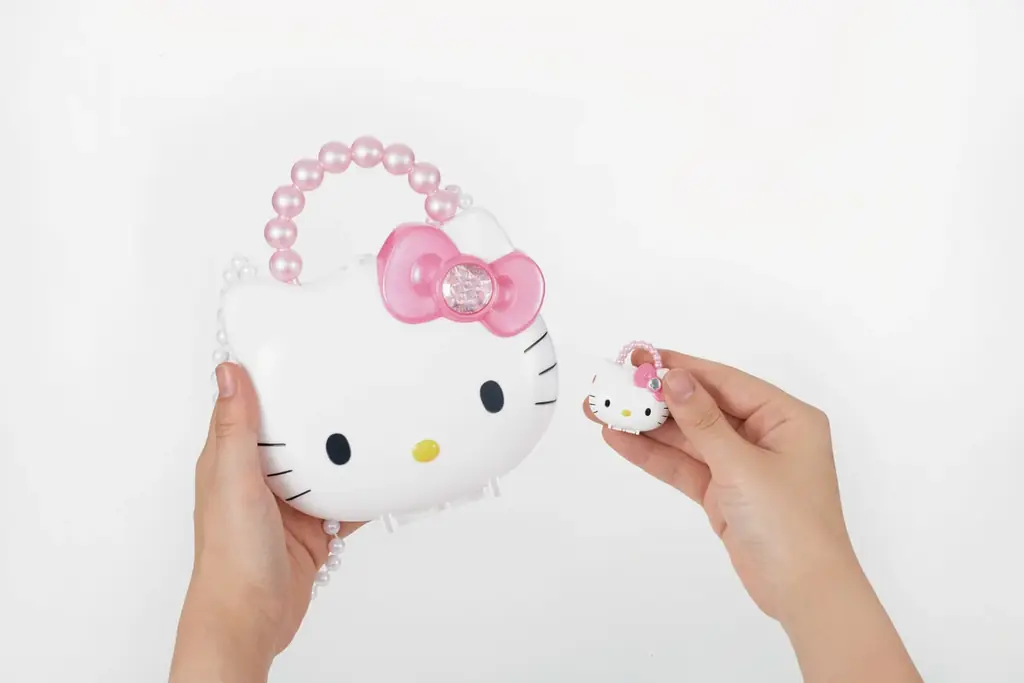ロングセラー「ムラオカ」のおもちゃが手のひらサイズに。​『ハローキティ かわいいおもちゃ ミニチュアチャーム』​2026年8月中旬 発売予定​ 画像 4