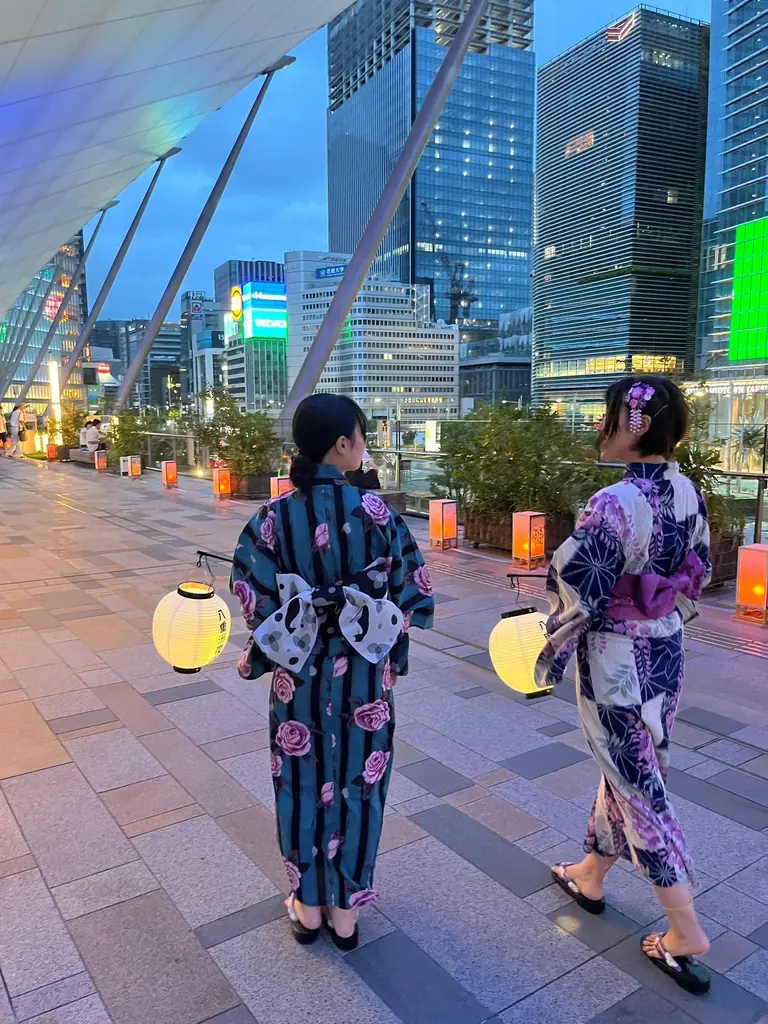 プロジェクションマッピング「八重洲花火」が今年は2エリアに拡大！約100基の灯籠が夏の東京駅を彩る「宵路灯籠2026」開催 画像 18