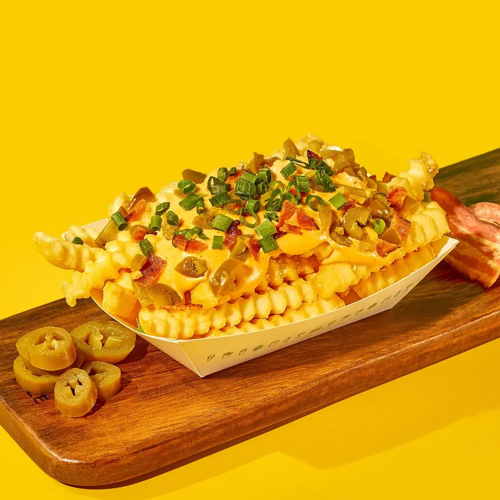 ハラペーニョの刺激とアボカドのまろやかさ。世界の食文化から着想を得た夏季限定メニュー。ハラペーニョチェダーバーガーとアボカドシェイクが8月5日（水）より期間限定で登場！ 画像 3