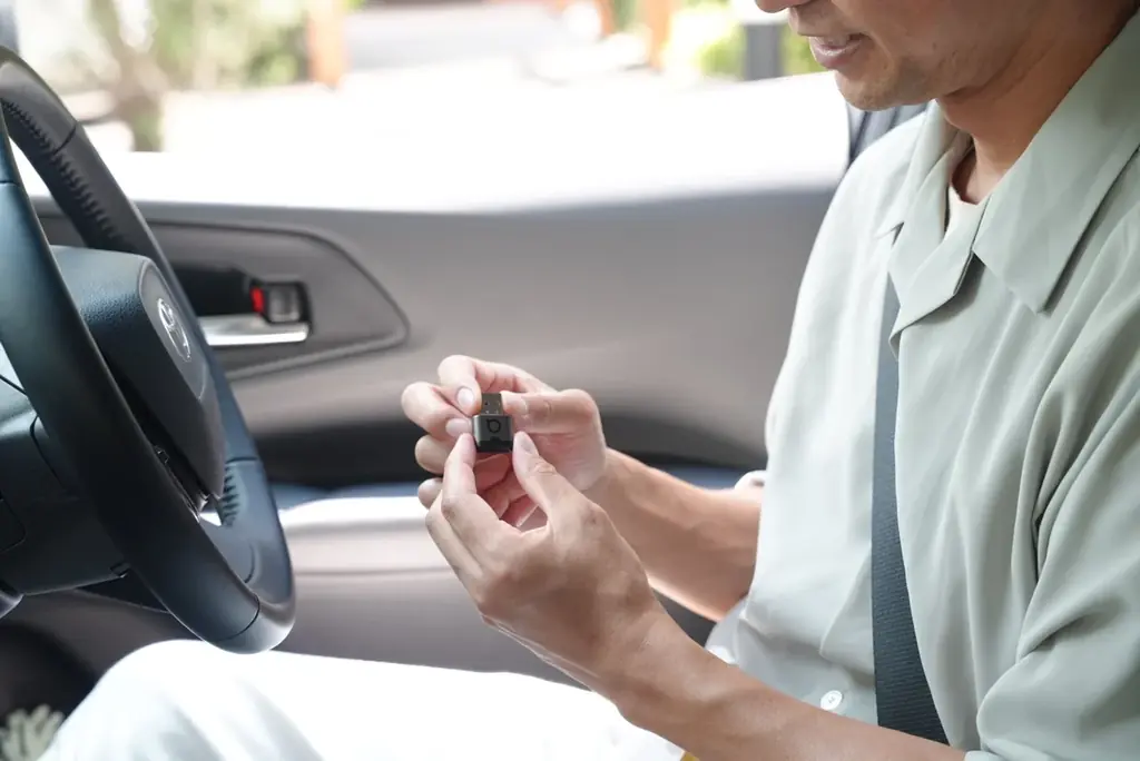 「もうケーブル接続には戻れない」Ottocast Mini Aura登場｜乗るだけで自動接続、有線CarPlay・Android Autoをワイヤレス化！お盆の帰省や長距離ドライブをもっと快適に 画像 2